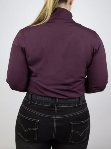 Psos curvy alex wine